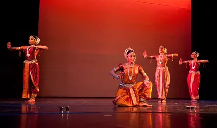 Pratimā: Reflection - Performance Photo